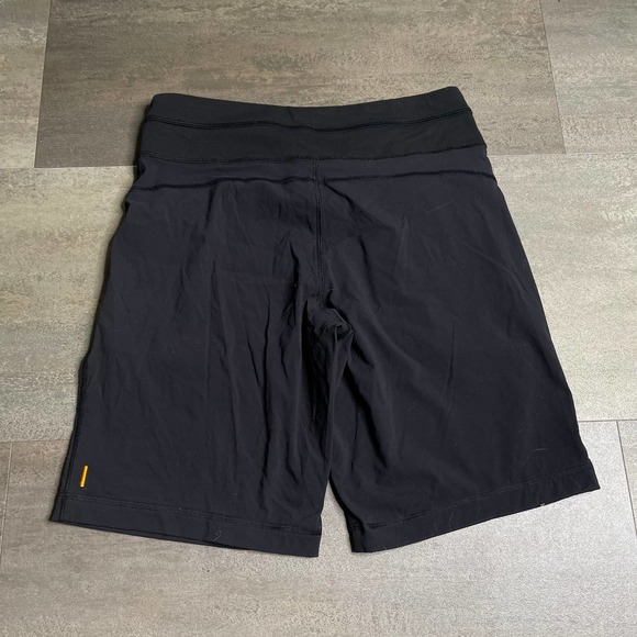 SOLD Lucy Do Everthing Shorts Small - Picture 3 of 3